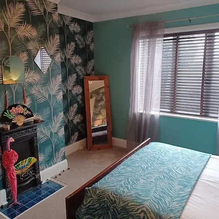 7 Cromwell Gardens - 2 Bed House Holiday home *