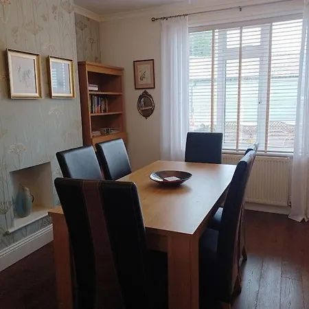7 Cromwell Gardens - 2 Bed House Holiday home Scarborough