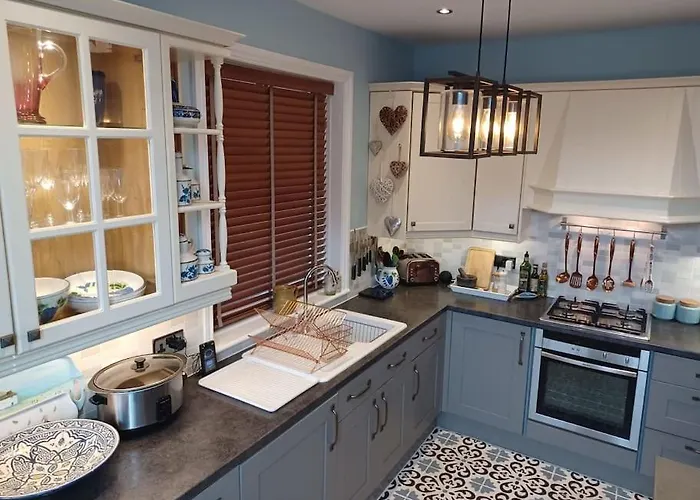 7 Cromwell Gardens - 2 Bed House