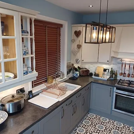 7 Cromwell Gardens - 2 Bed House